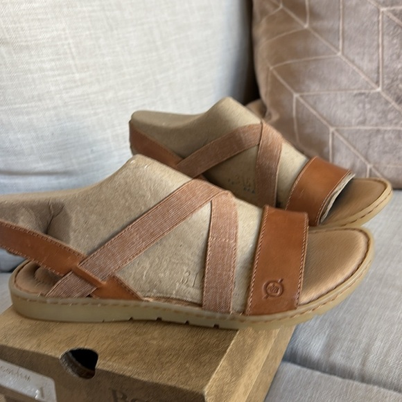 Born Women’s Atiana Strappy Slingback Comfort Flat Sandal Tan Leather Size 11 - Picture 6 of 10